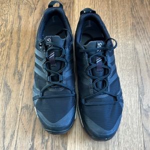 Black men’s adidas 9.5 Terrex gore Tex shoes 355